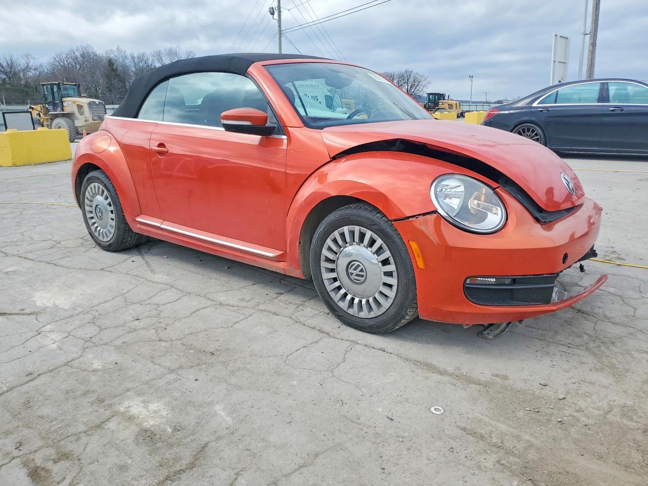 2016 VOLKSWAGEN Beetle