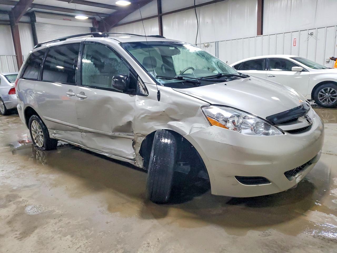 2008 TOYOTA SIENNA