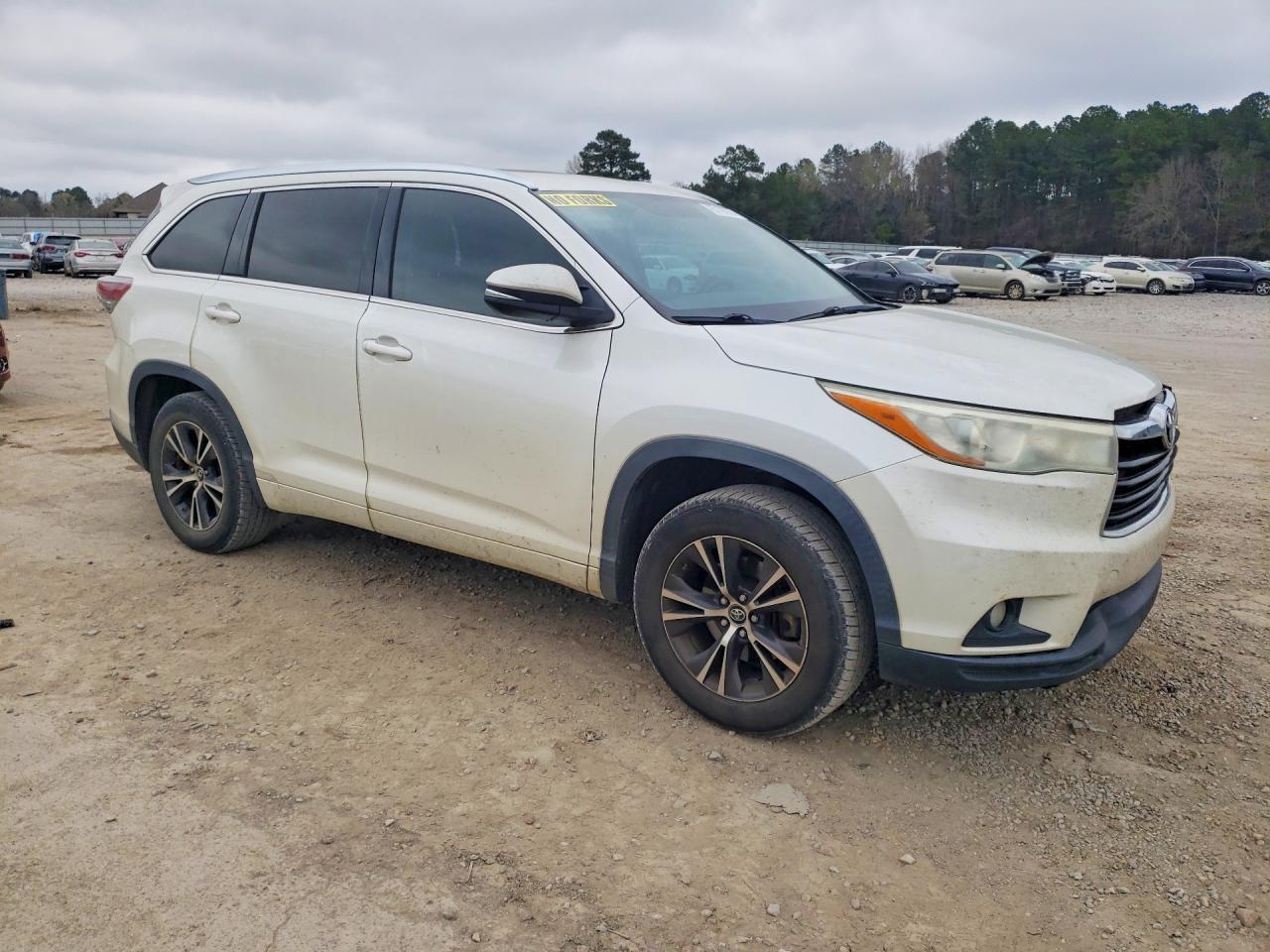 2016 TOYOTA HIGHLANDER