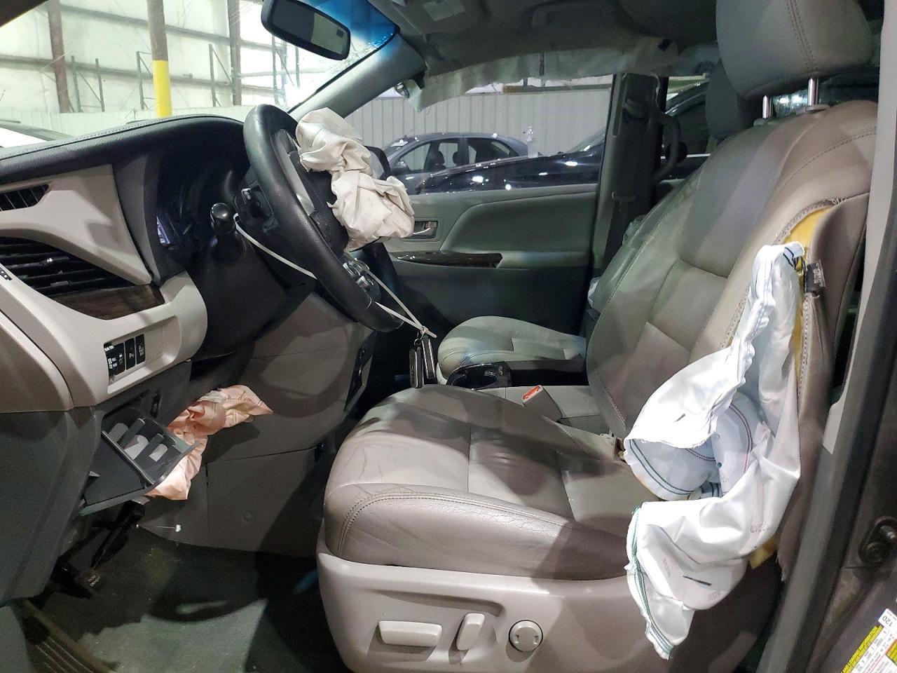 2015 TOYOTA SIENNA
