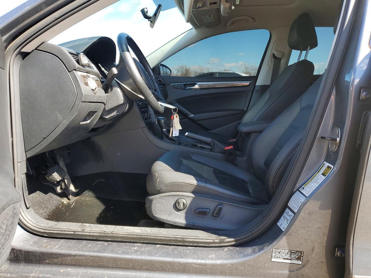 2017 VOLKSWAGEN Passat