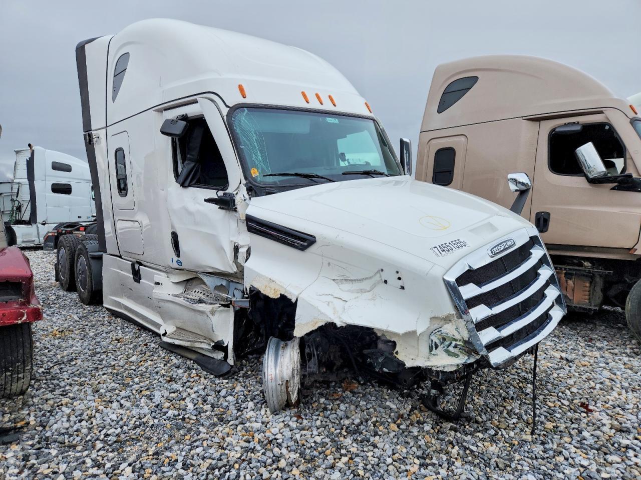 2025 FREIGHTLINER CASCADIA 126