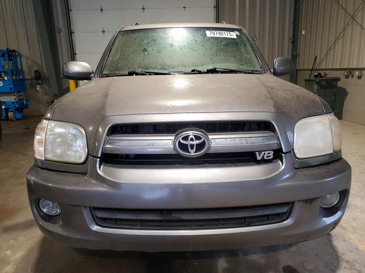 2005 TOYOTA Sequoia