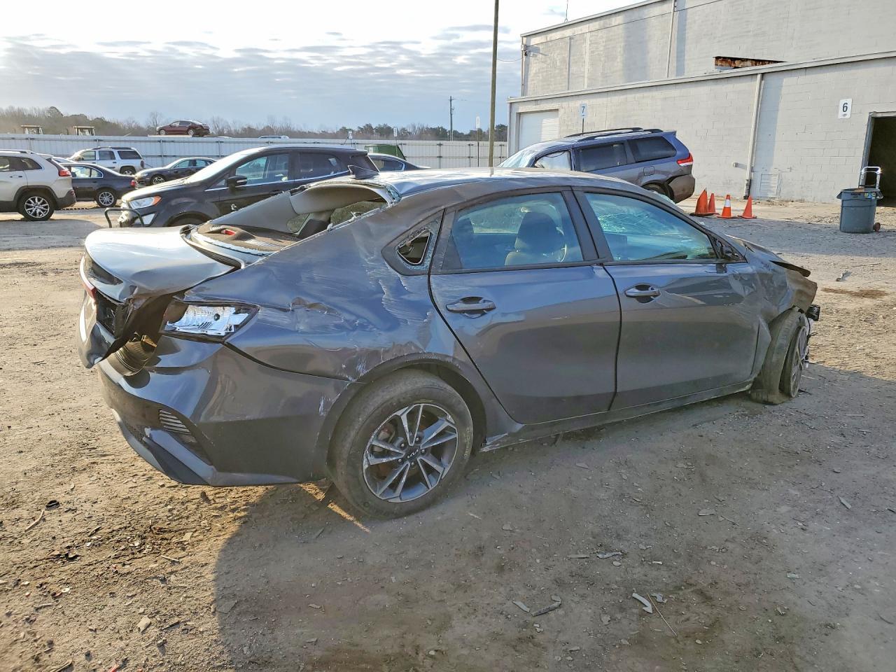 2023 KIA FORTE