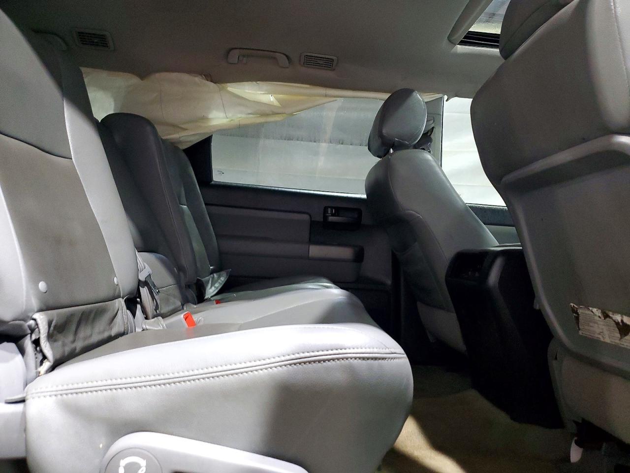 2010 TOYOTA Sequoia