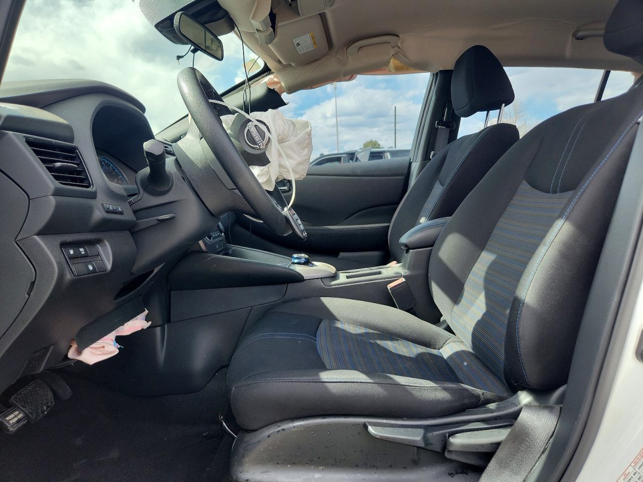 2025 NISSAN LEAF