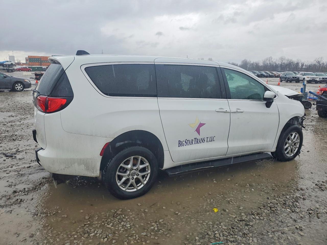 2022 CHRYSLER Voyager