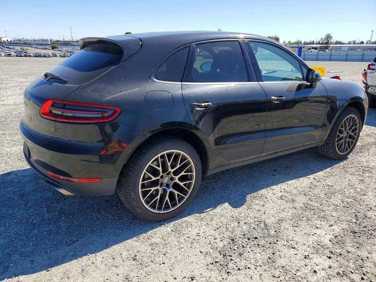 2018 PORSCHE Macan
