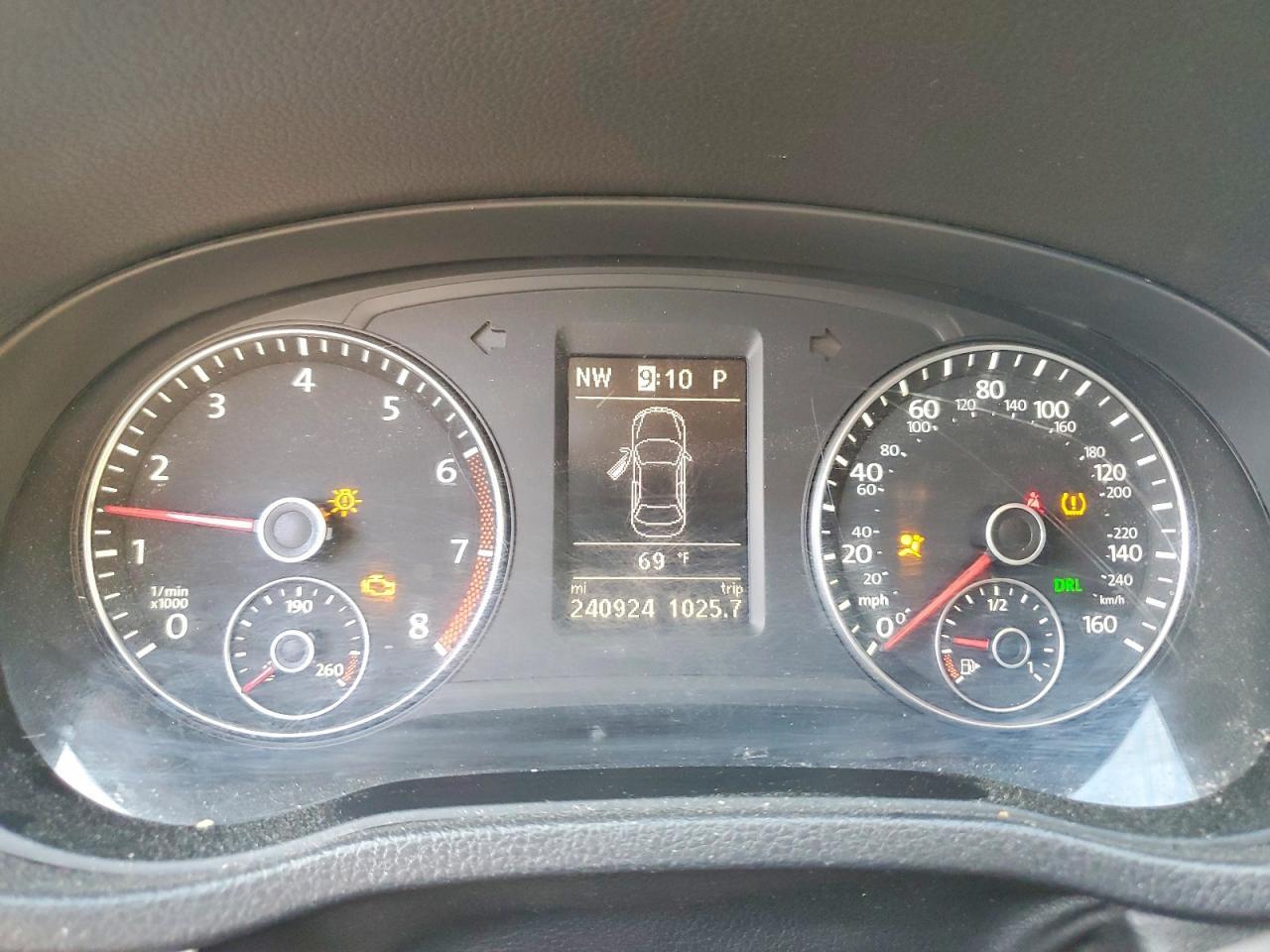 2013 VOLKSWAGEN Passat