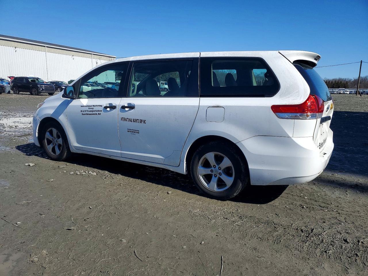 2014 TOYOTA SIENNA