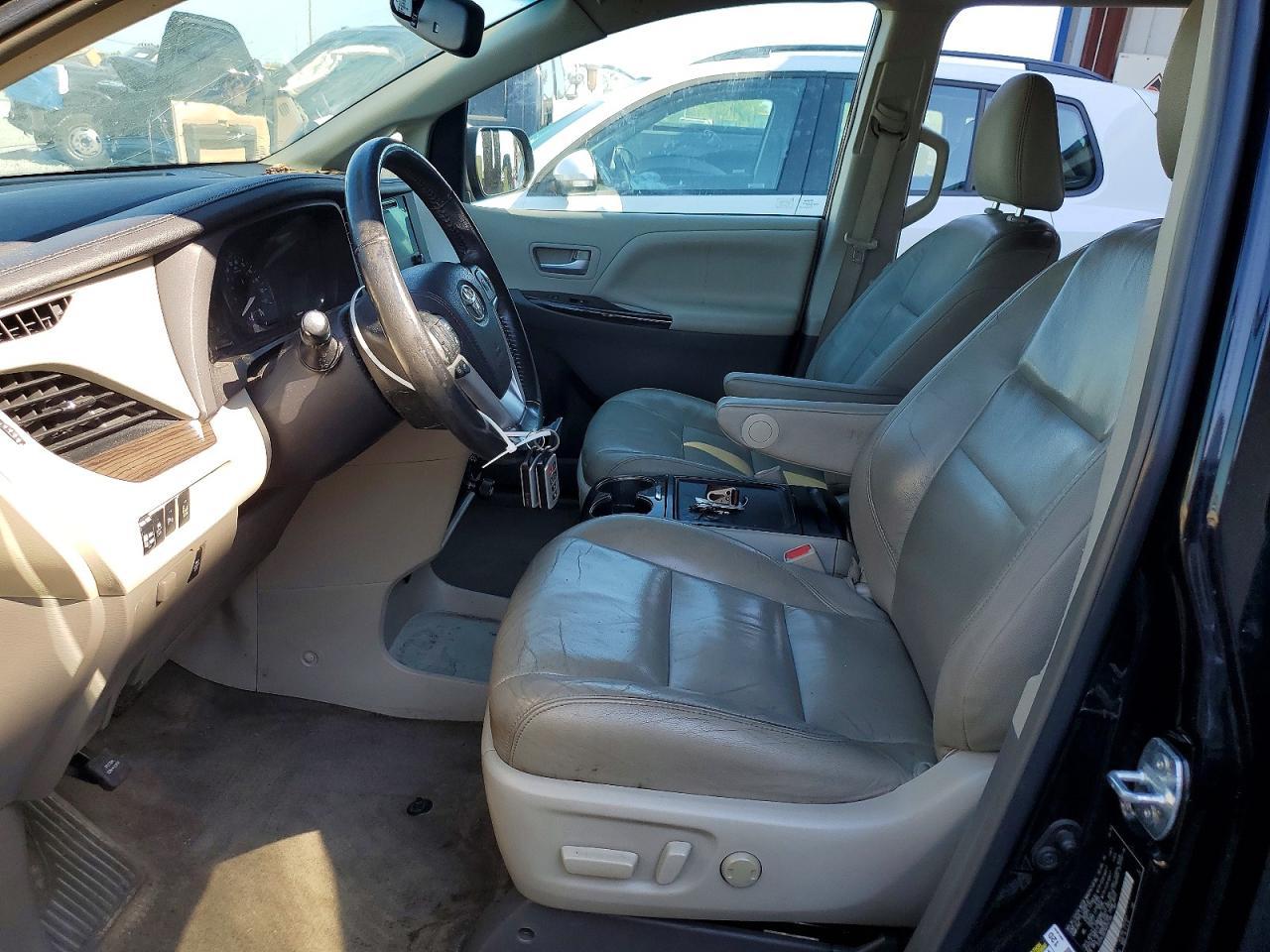 2016 TOYOTA SIENNA