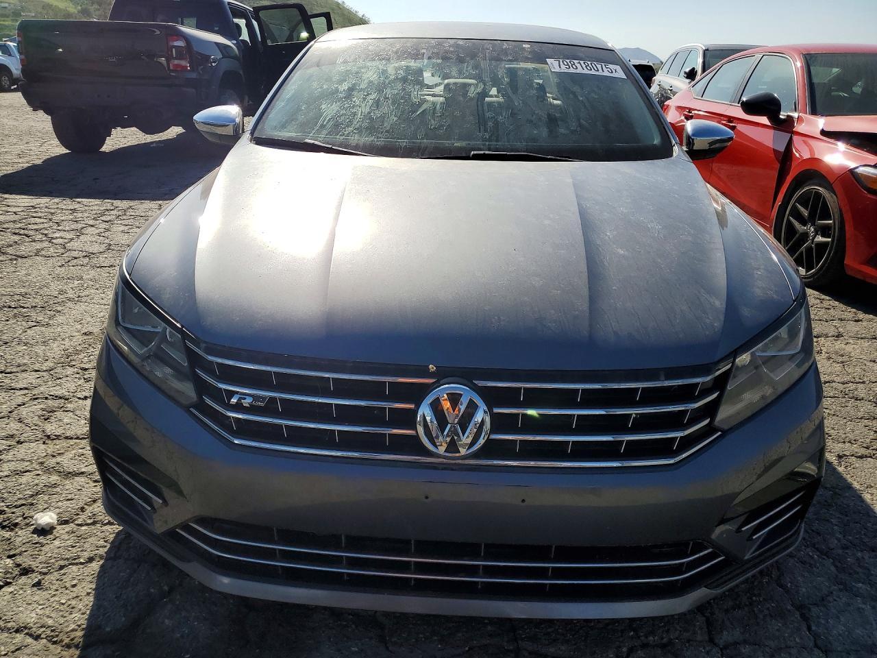 2016 VOLKSWAGEN Passat