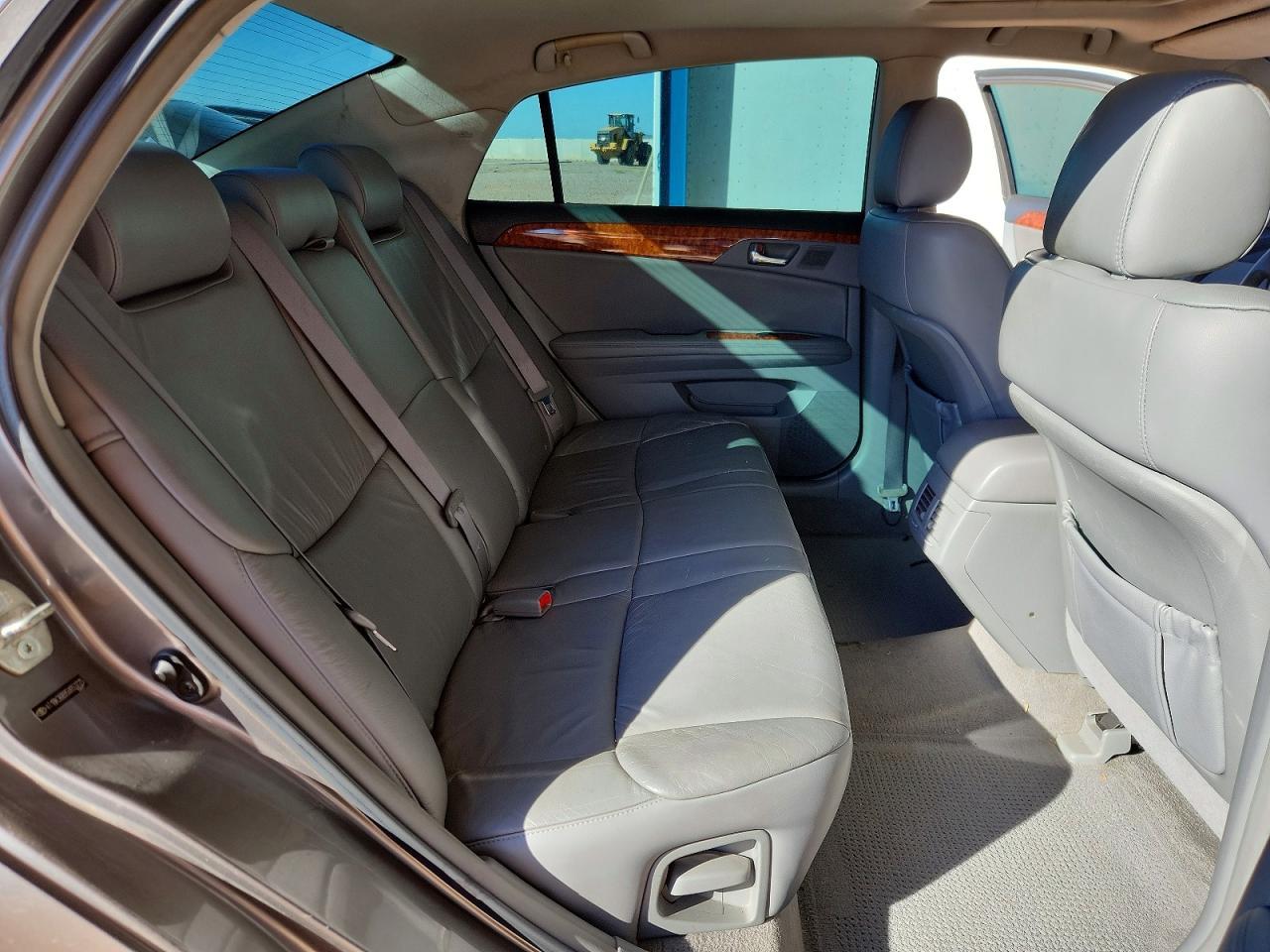 2005 TOYOTA Avalon