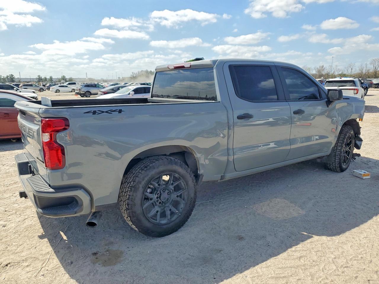 2024 CHEVROLET Silverado