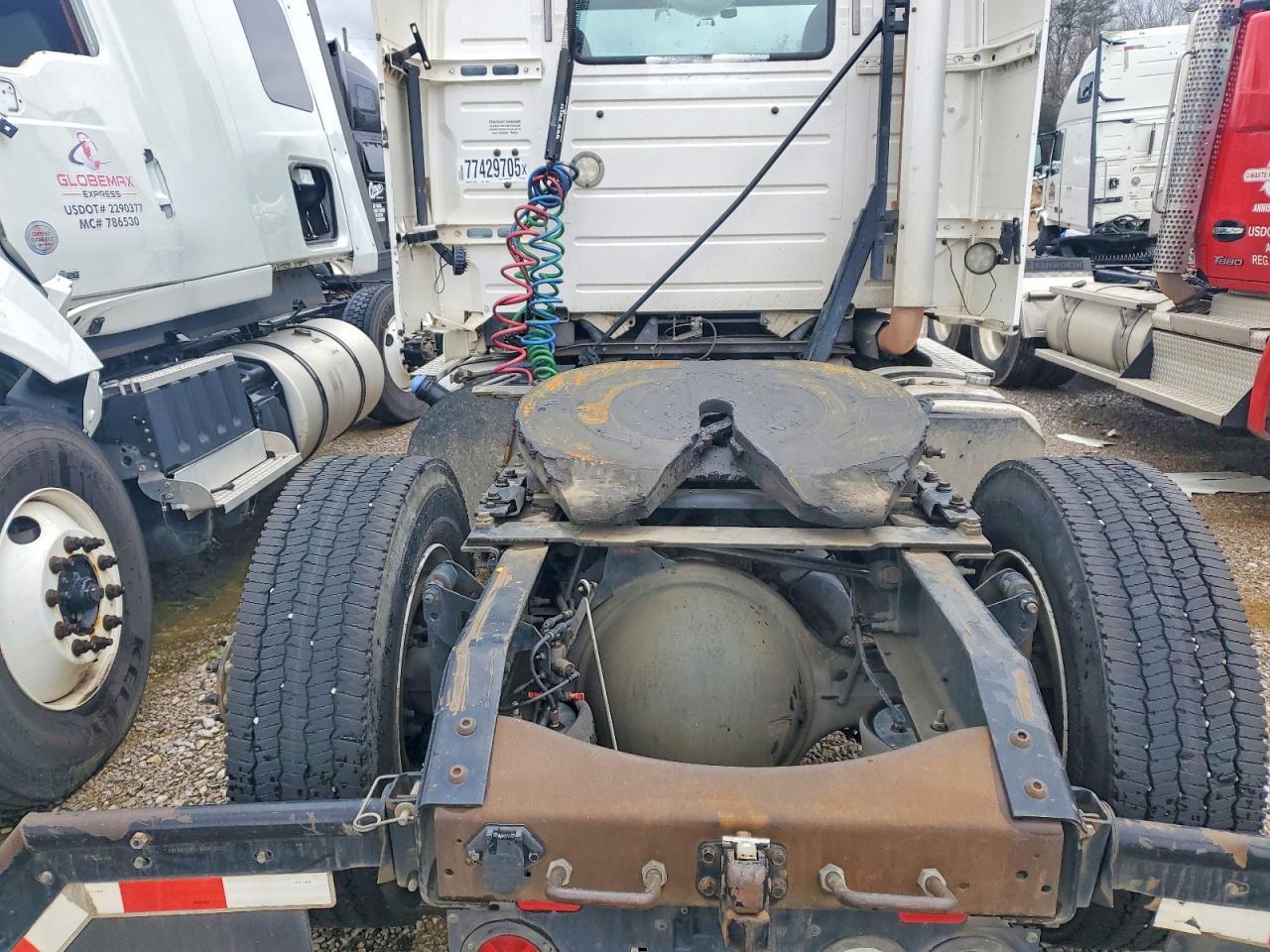 2015 VOLVO VNL