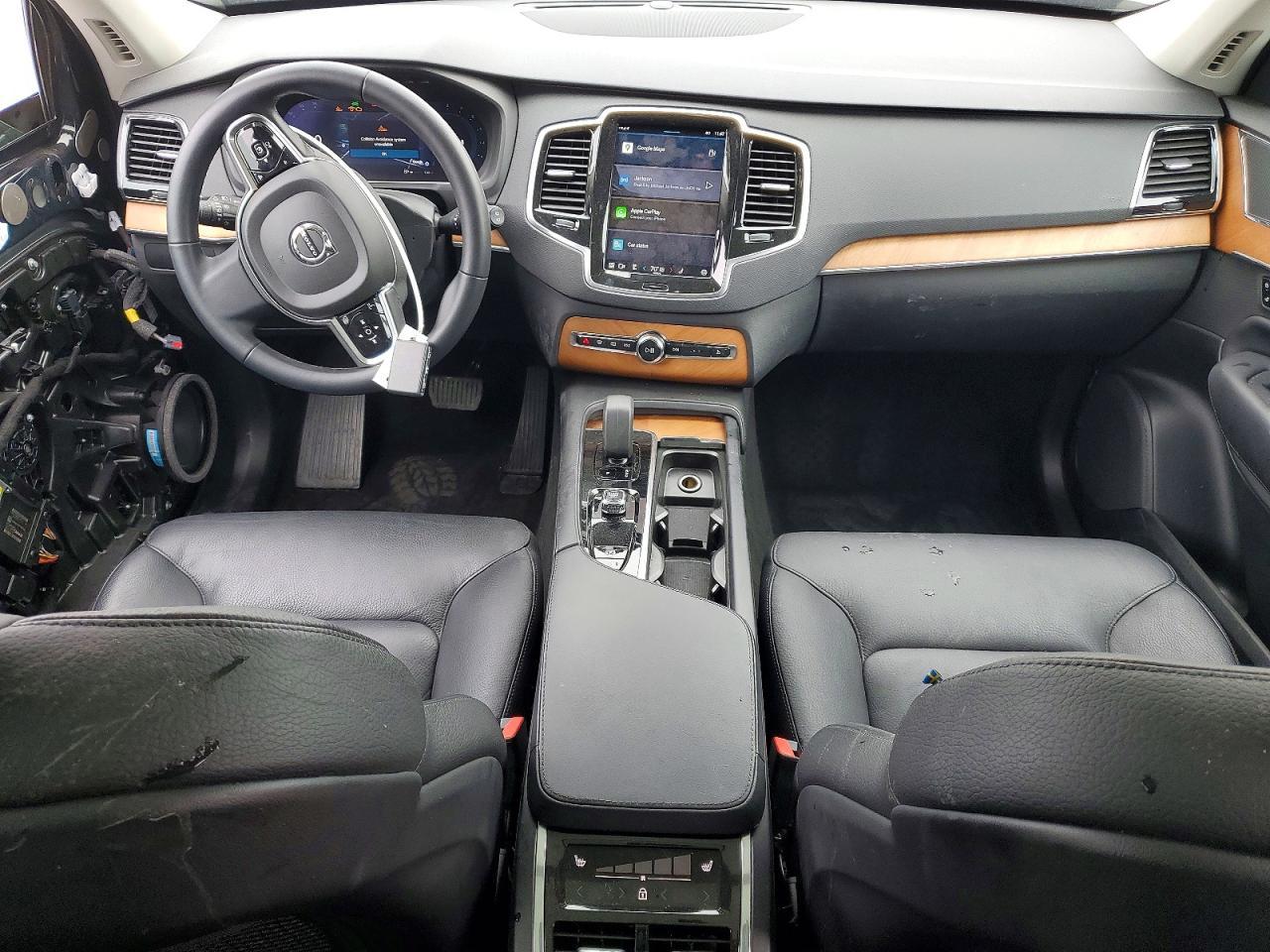 2023 VOLVO XC90