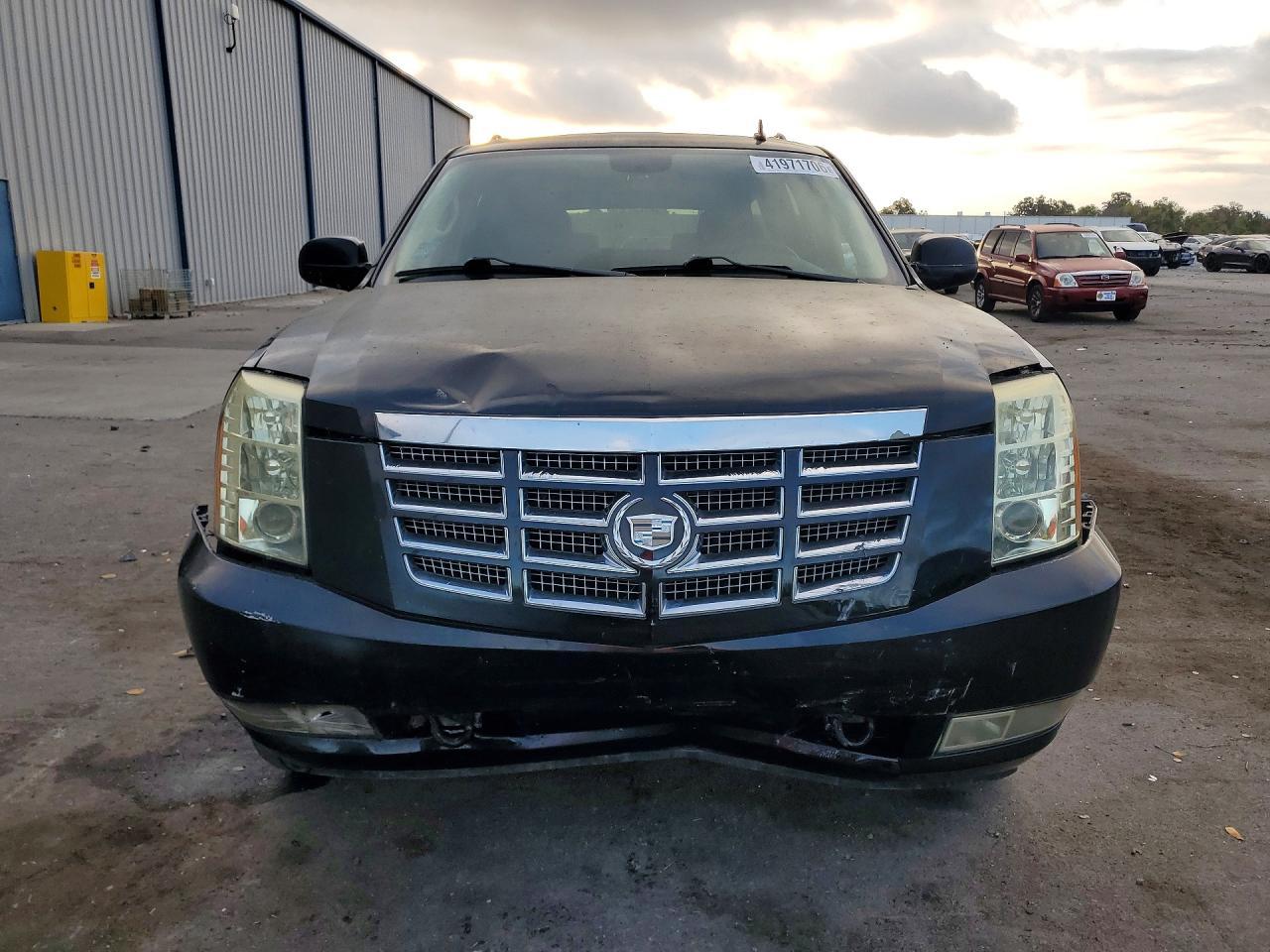 2011 CADILLAC ESCALADE