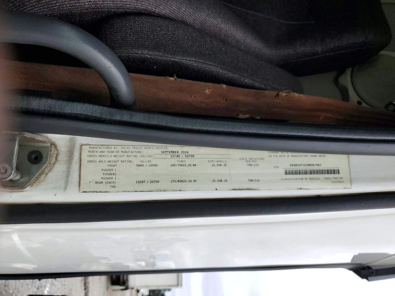 2017 VOLVO VNL
