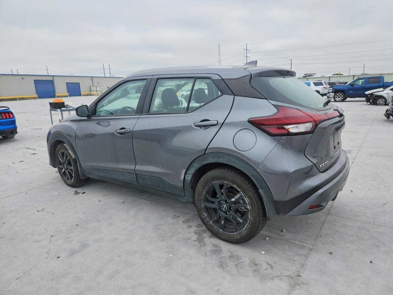 2023 NISSAN KICKS