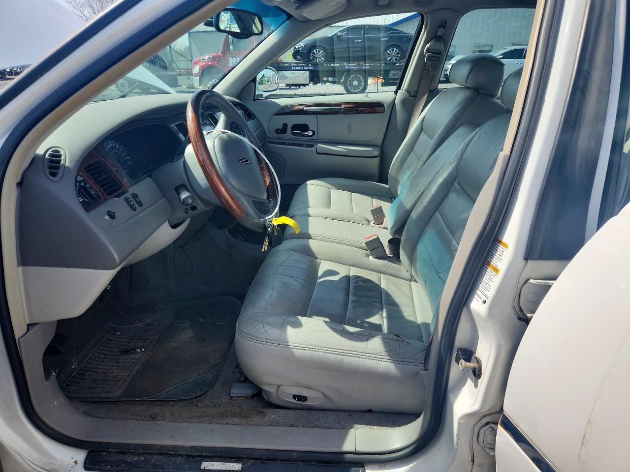 2001 LINCOLN Town Car