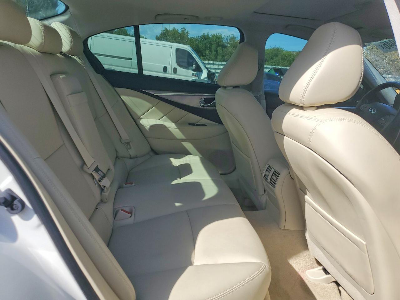 2016 INFINITI Q50