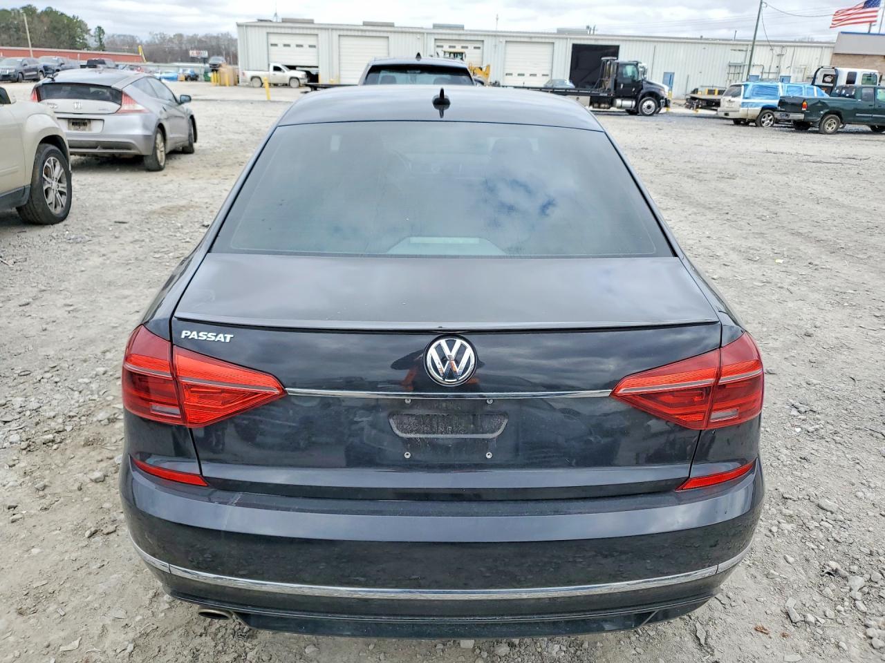2017 VOLKSWAGEN Passat
