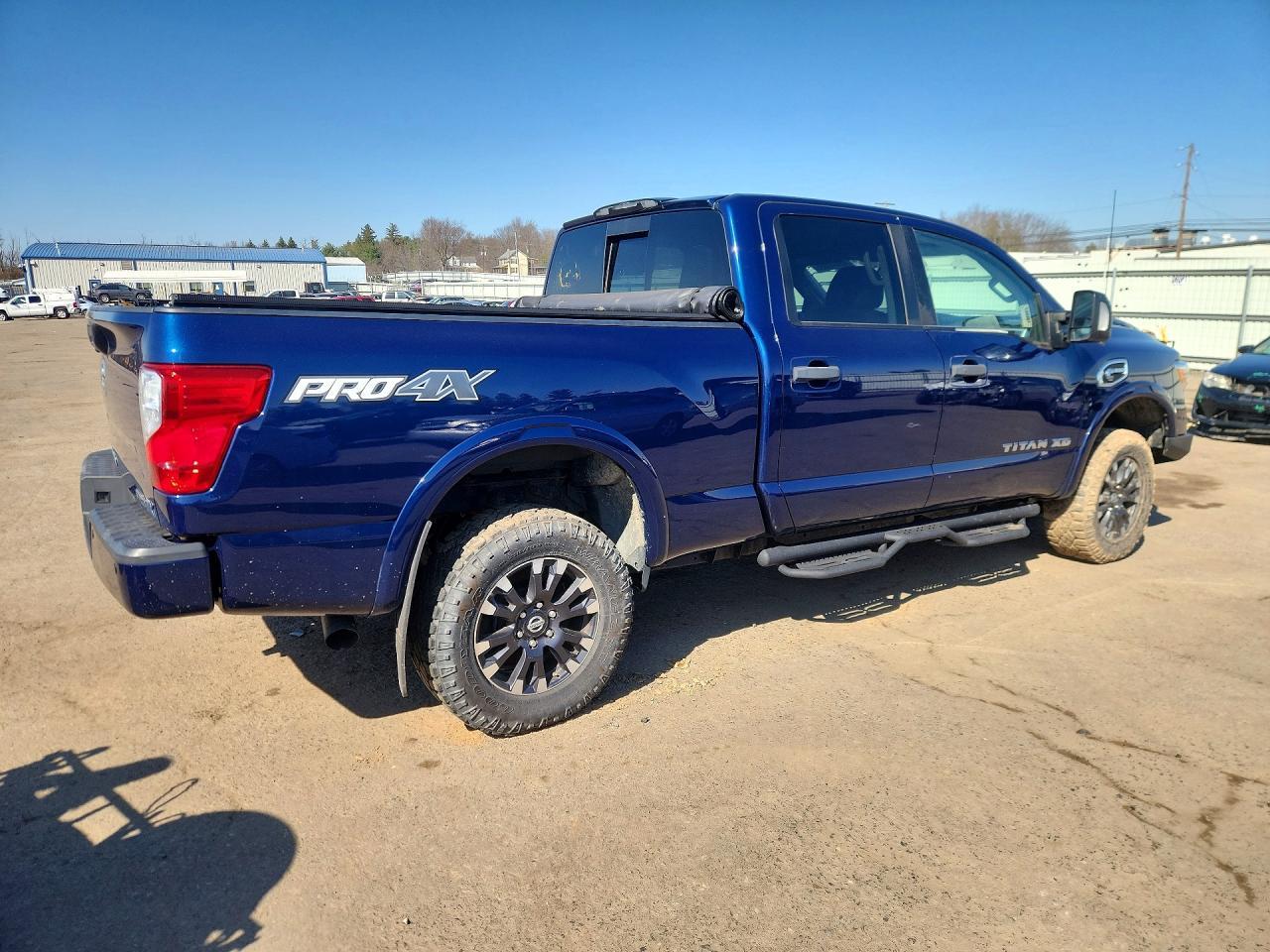 2017 NISSAN Titan