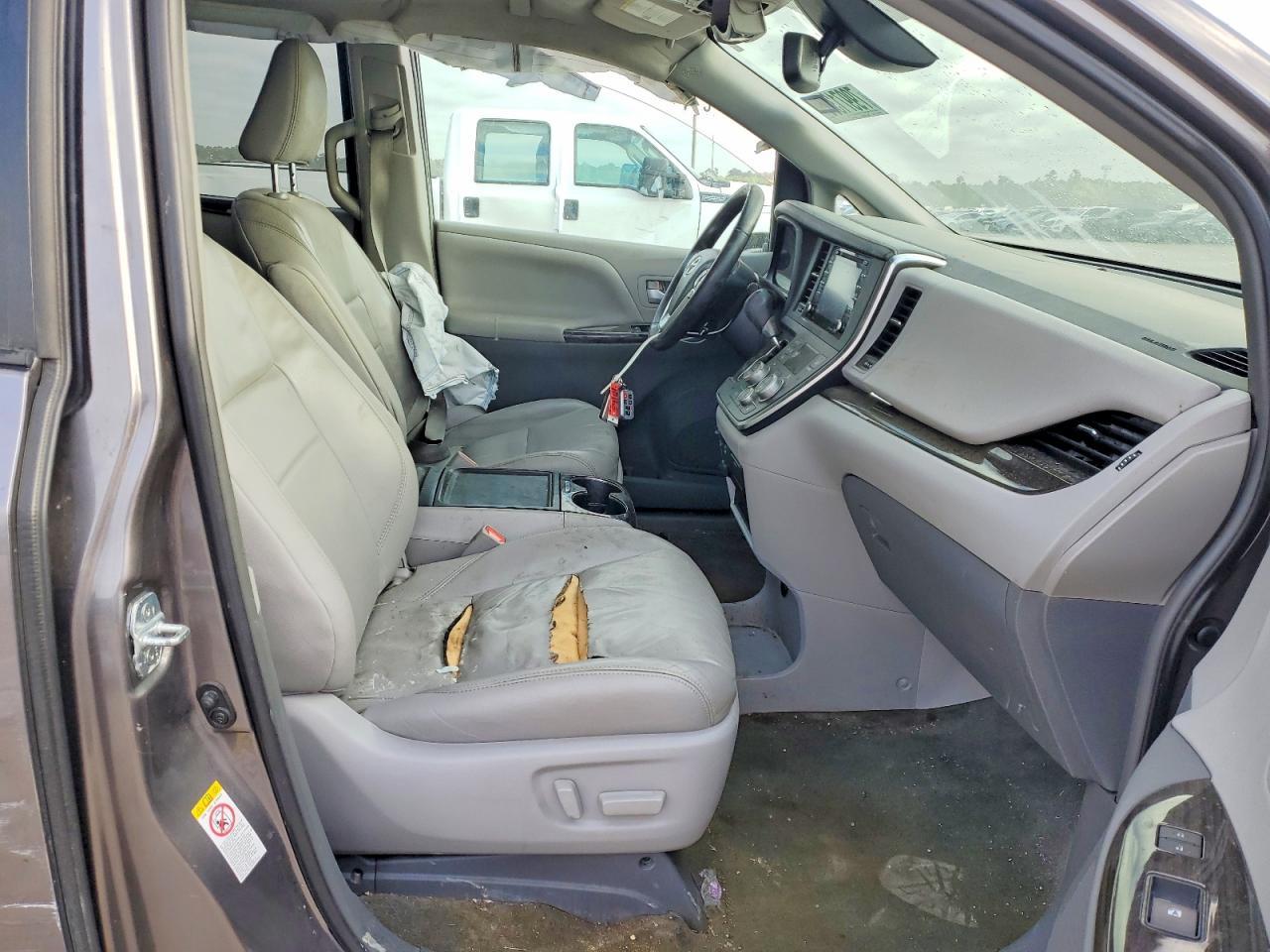 2019 TOYOTA SIENNA
