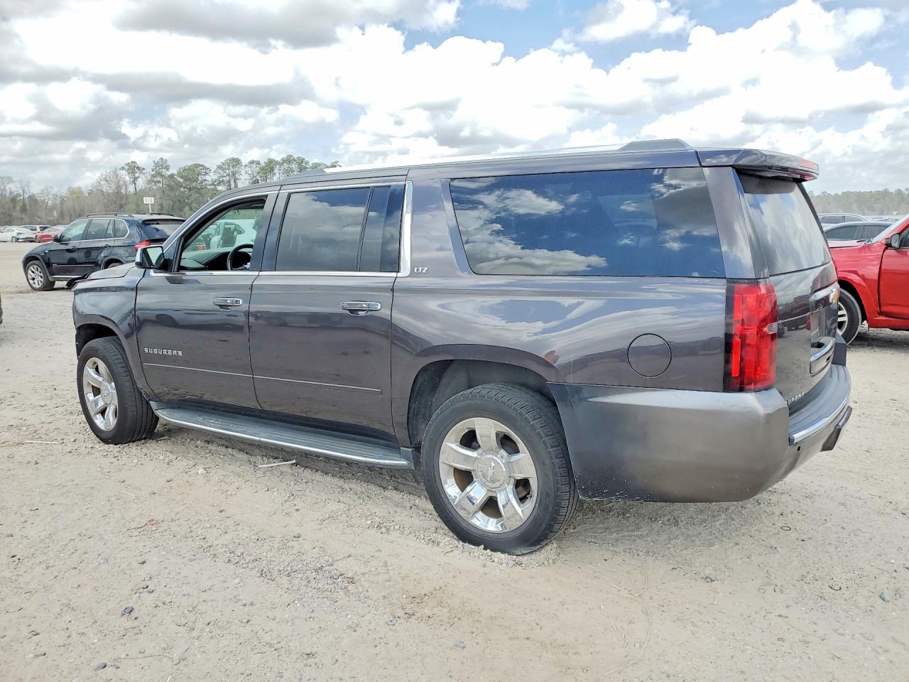 2016 CHEVROLET Suburban