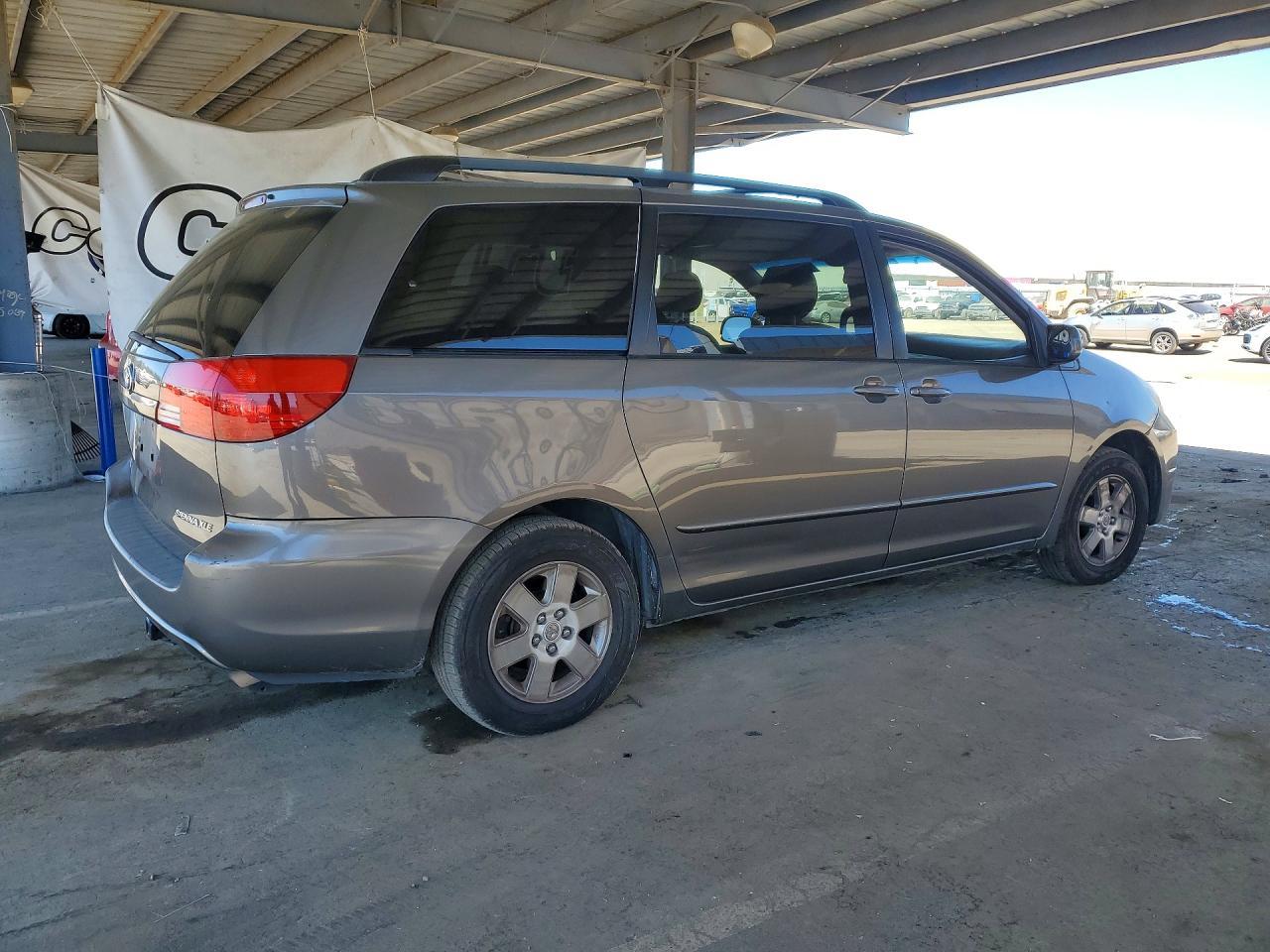 2004 TOYOTA SIENNA