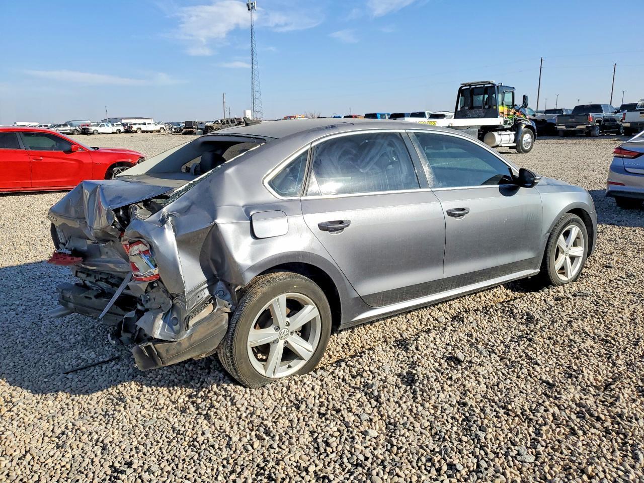 2012 VOLKSWAGEN Passat