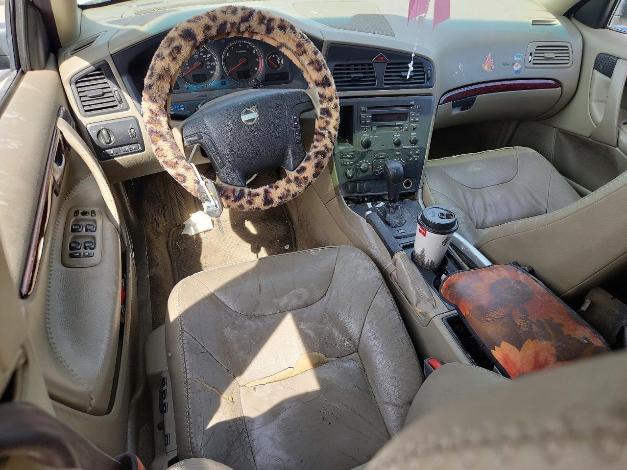 2004 VOLVO XC70