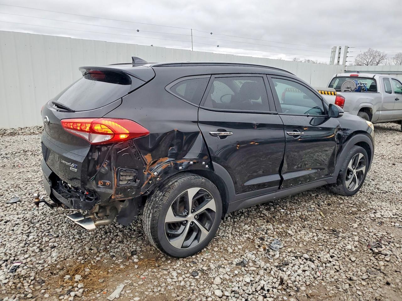2016 HYUNDAI TUCSON