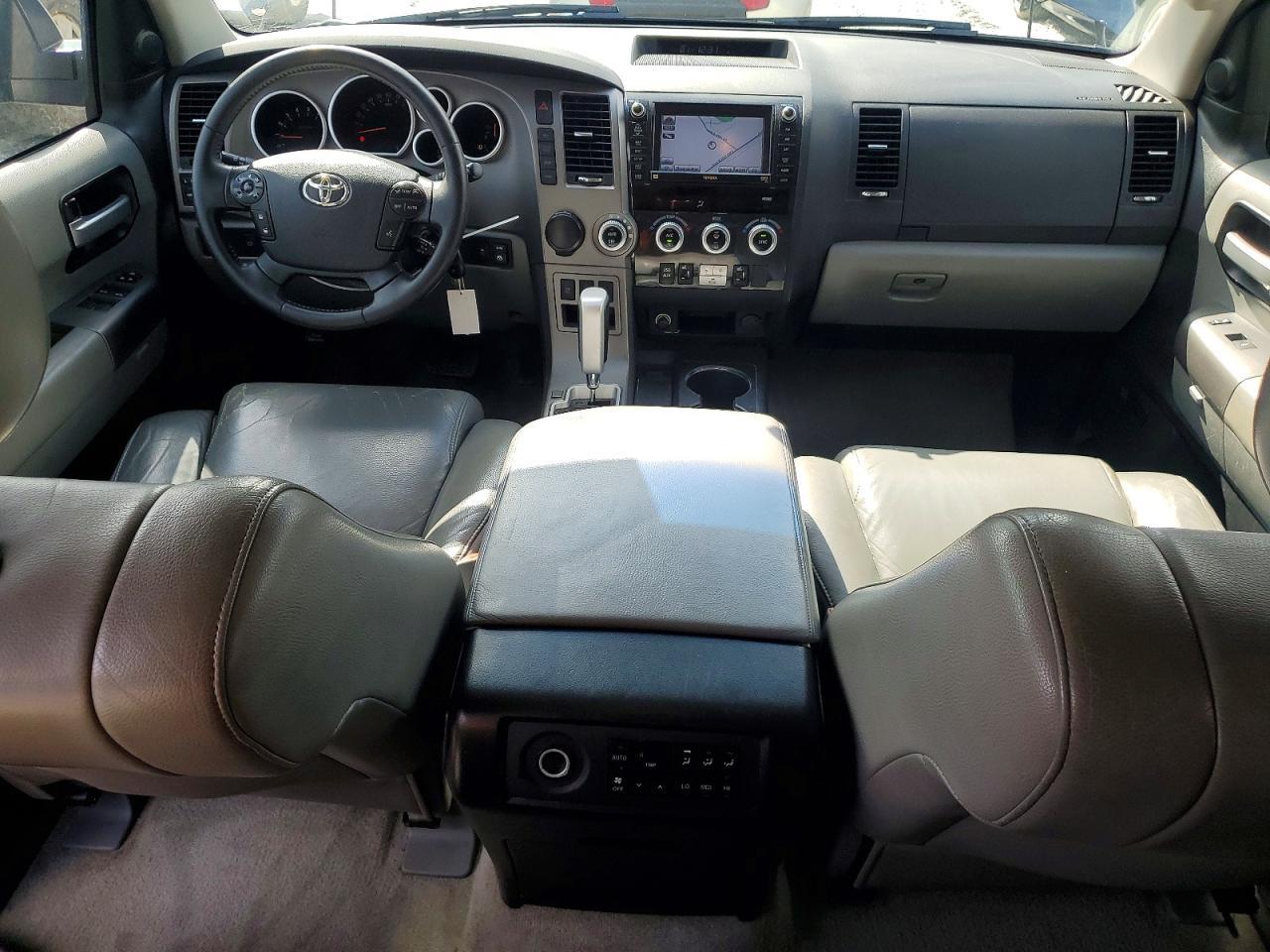 2011 TOYOTA Sequoia