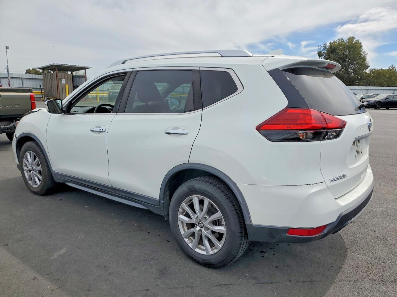 2017 NISSAN ROGUE