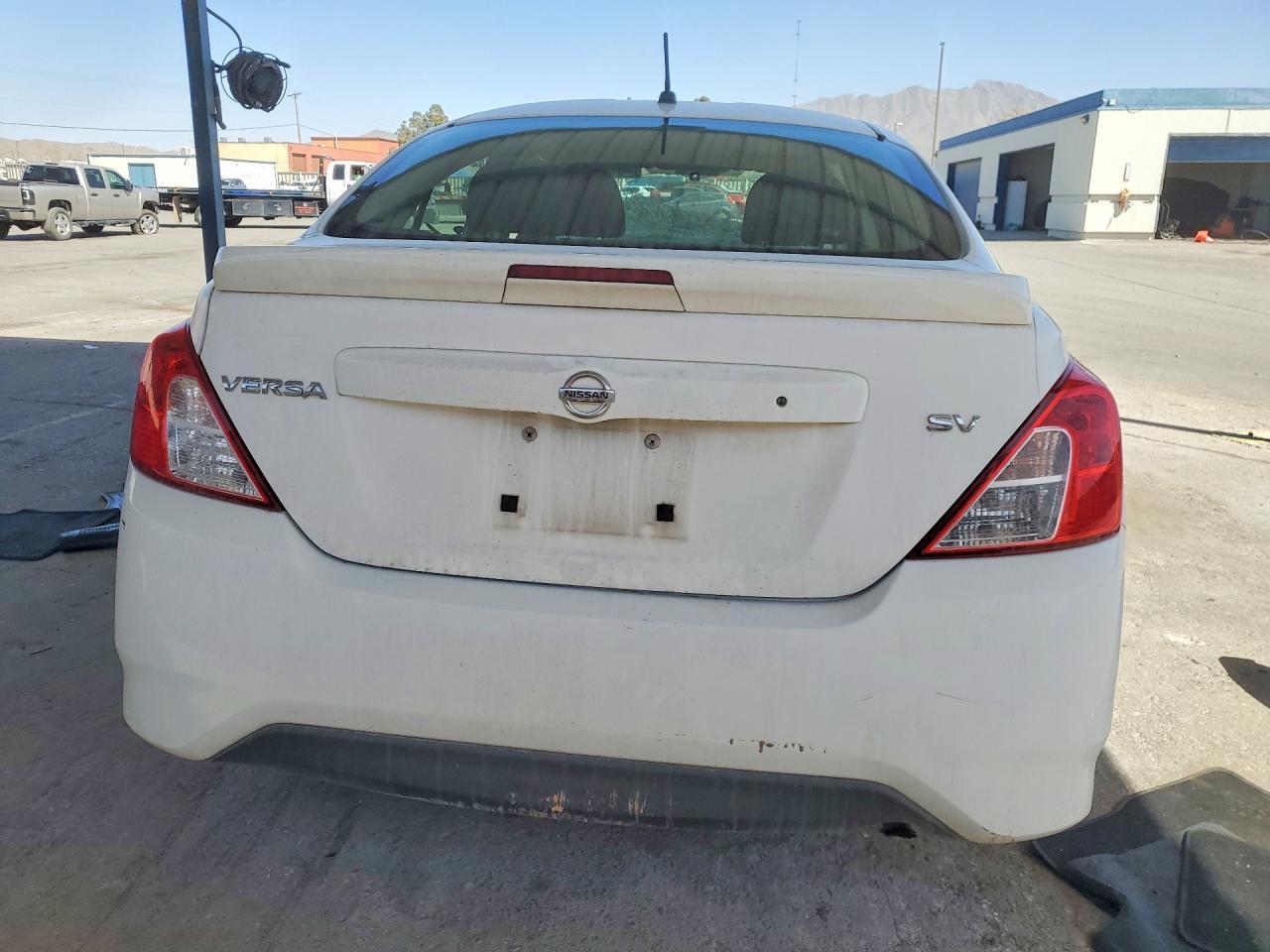 2018 NISSAN VERSA