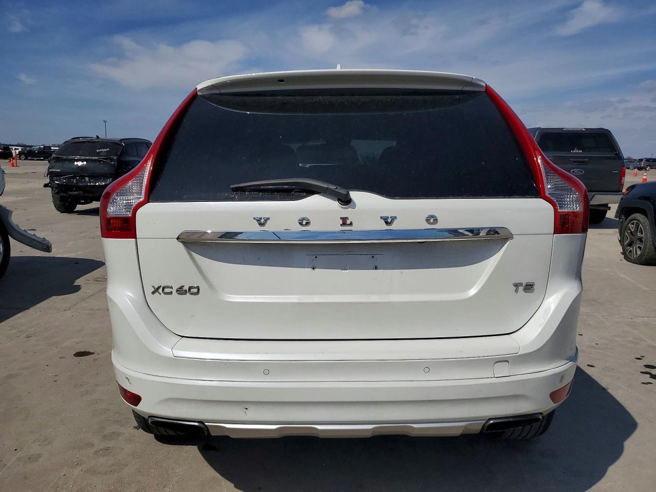 2015 VOLVO XC60