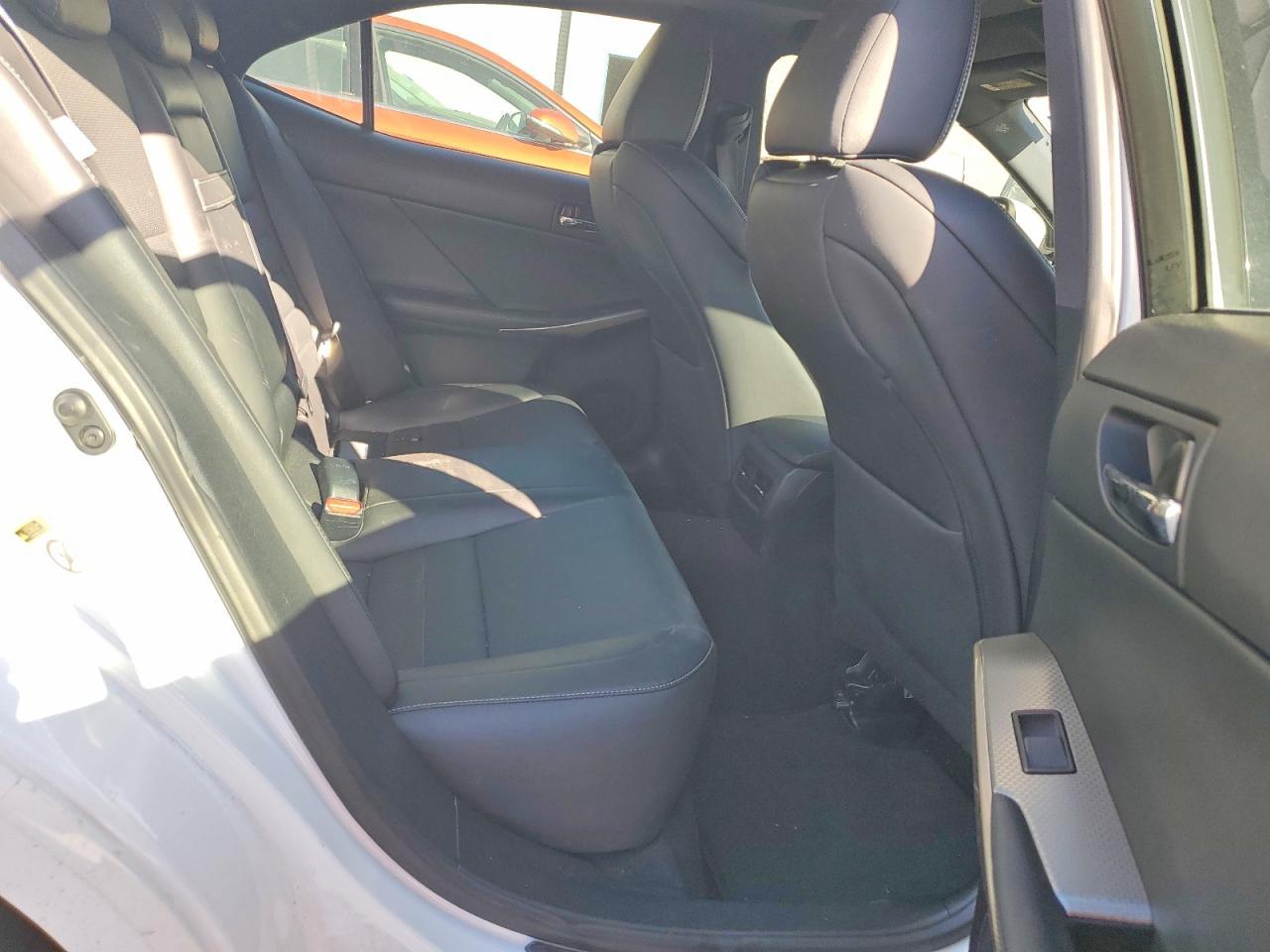 2016 LEXUS IS 200t