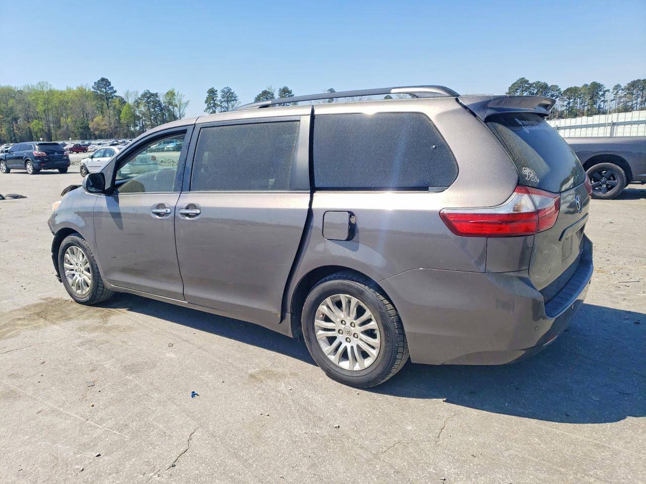 2015 TOYOTA SIENNA