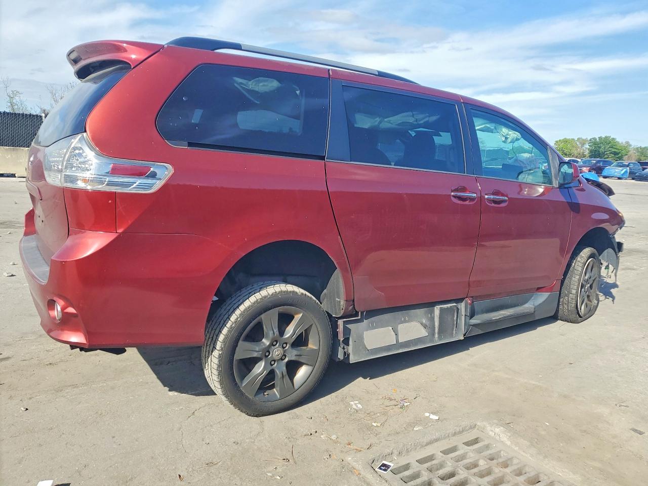2015 TOYOTA SIENNA