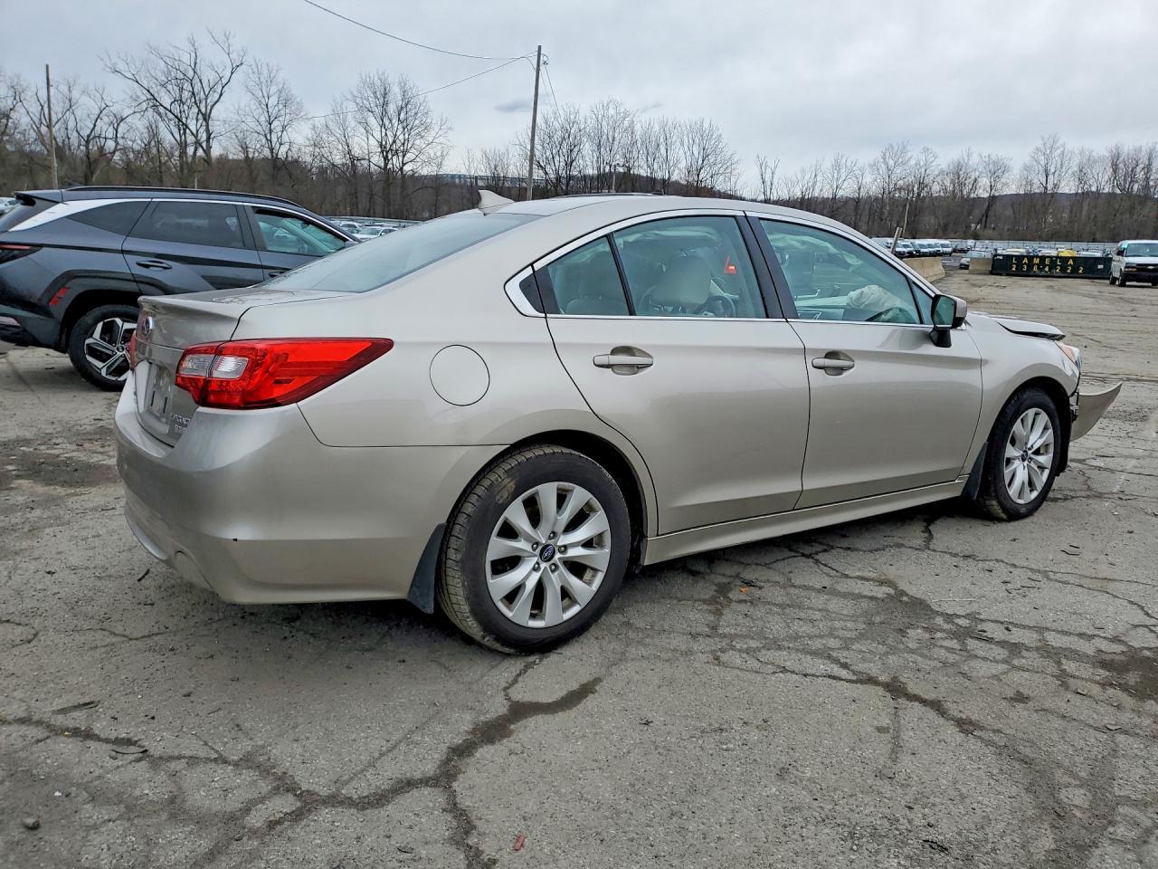2016 SUBARU Legacy
