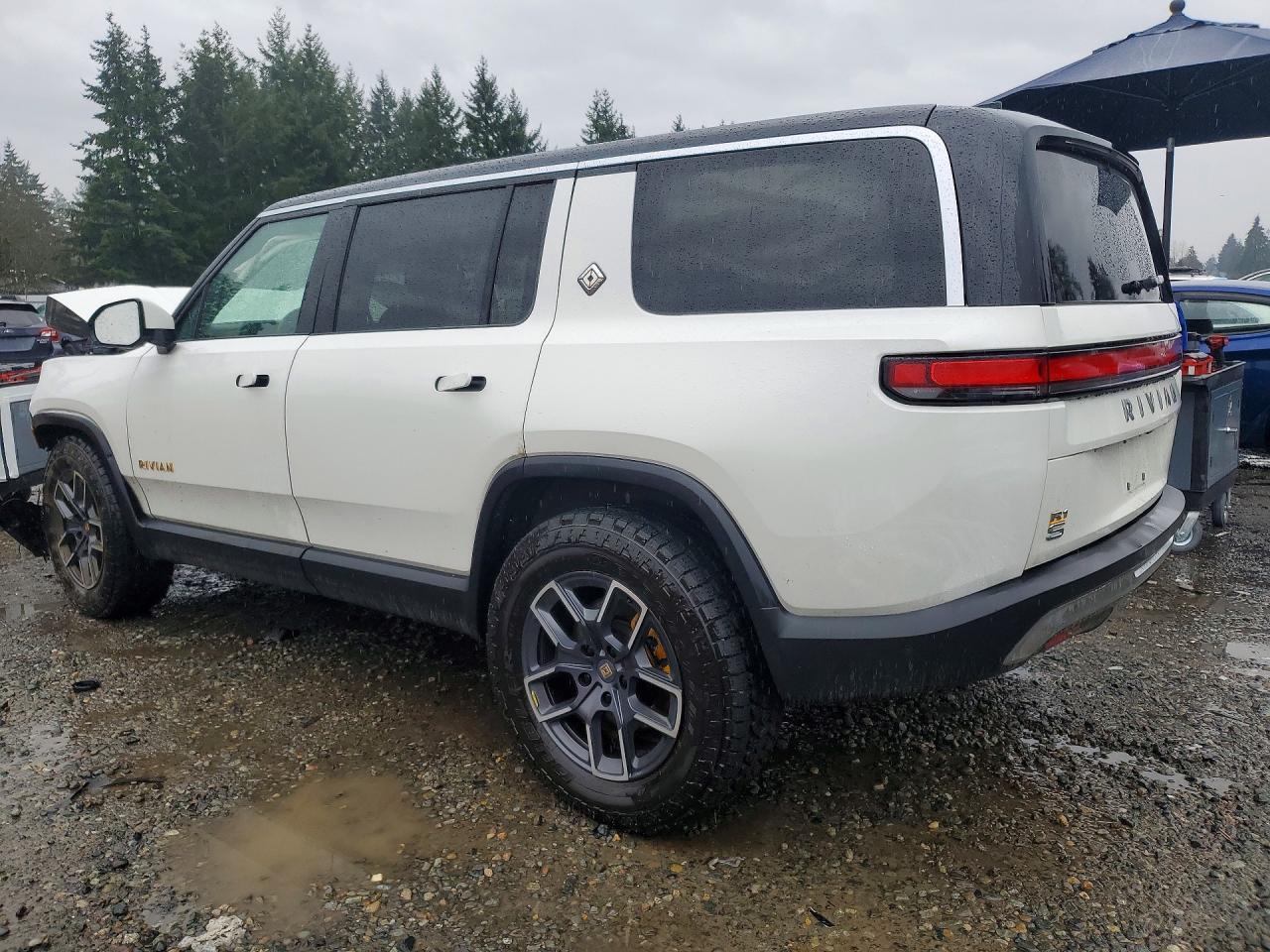 2023 RIVIAN R1s