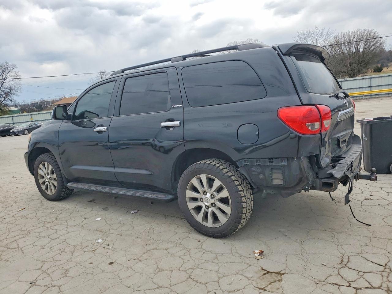 2011 TOYOTA Sequoia