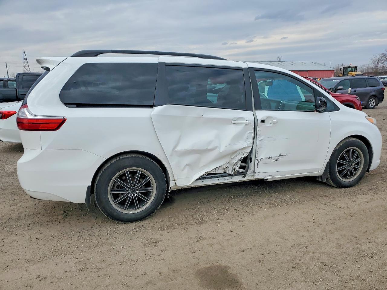 2017 TOYOTA SIENNA