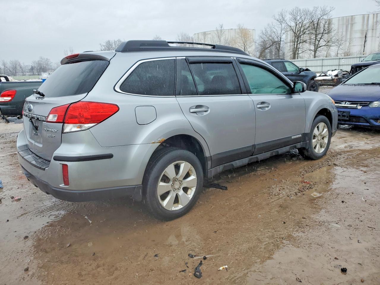 2010 SUBARU Outback