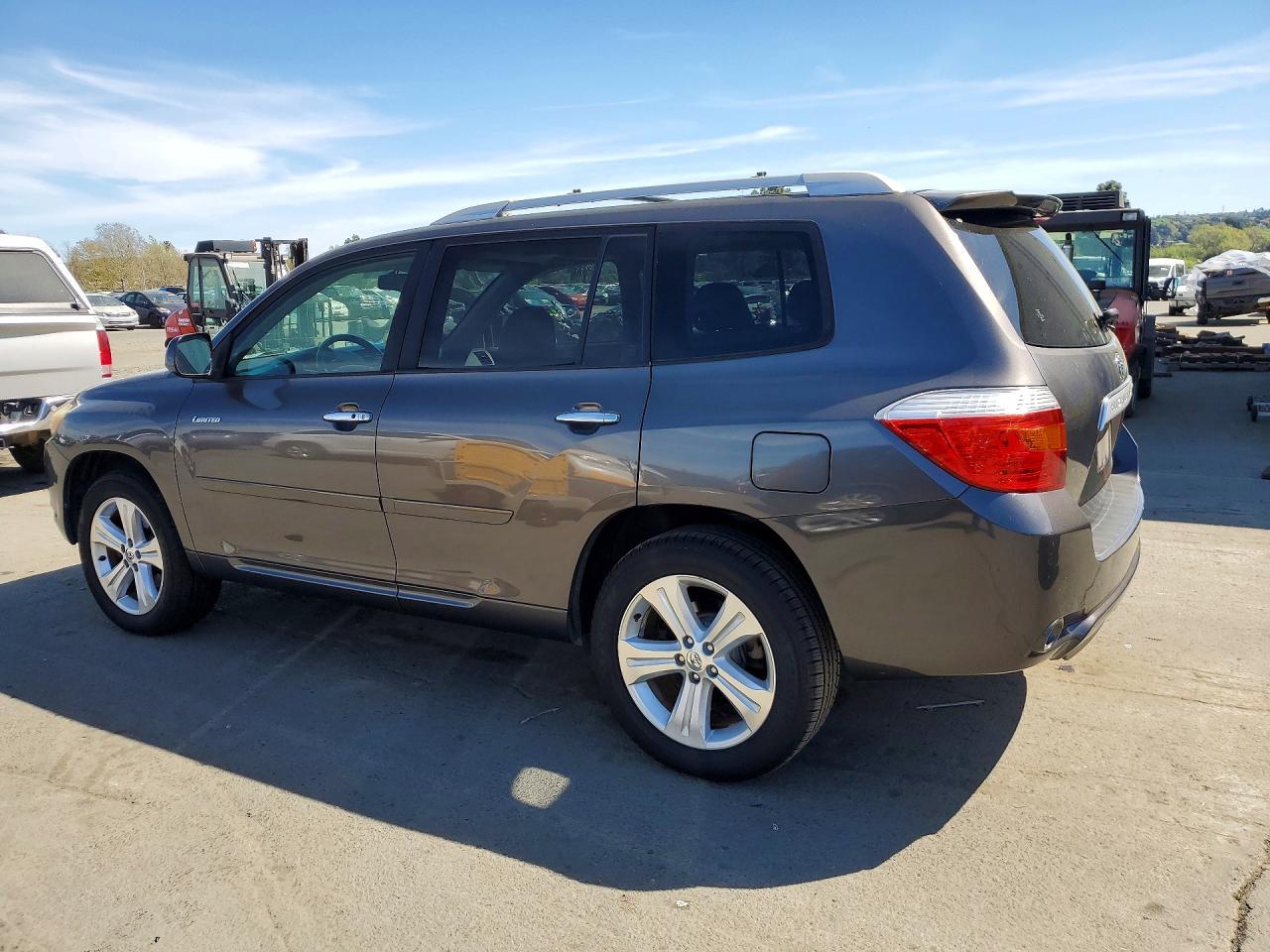 2010 TOYOTA HIGHLANDER