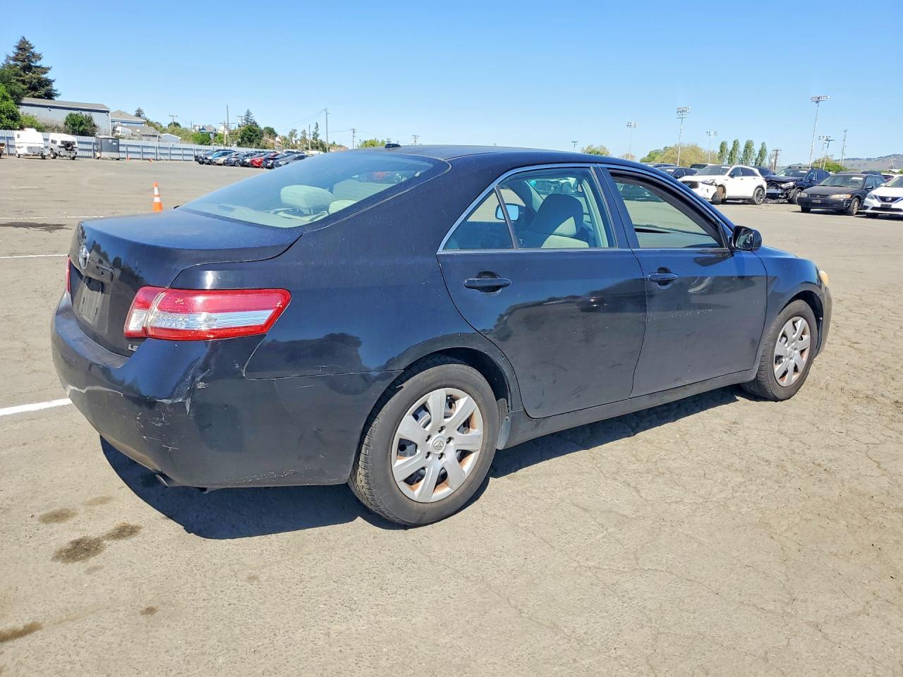 2011 TOYOTA CAMRY