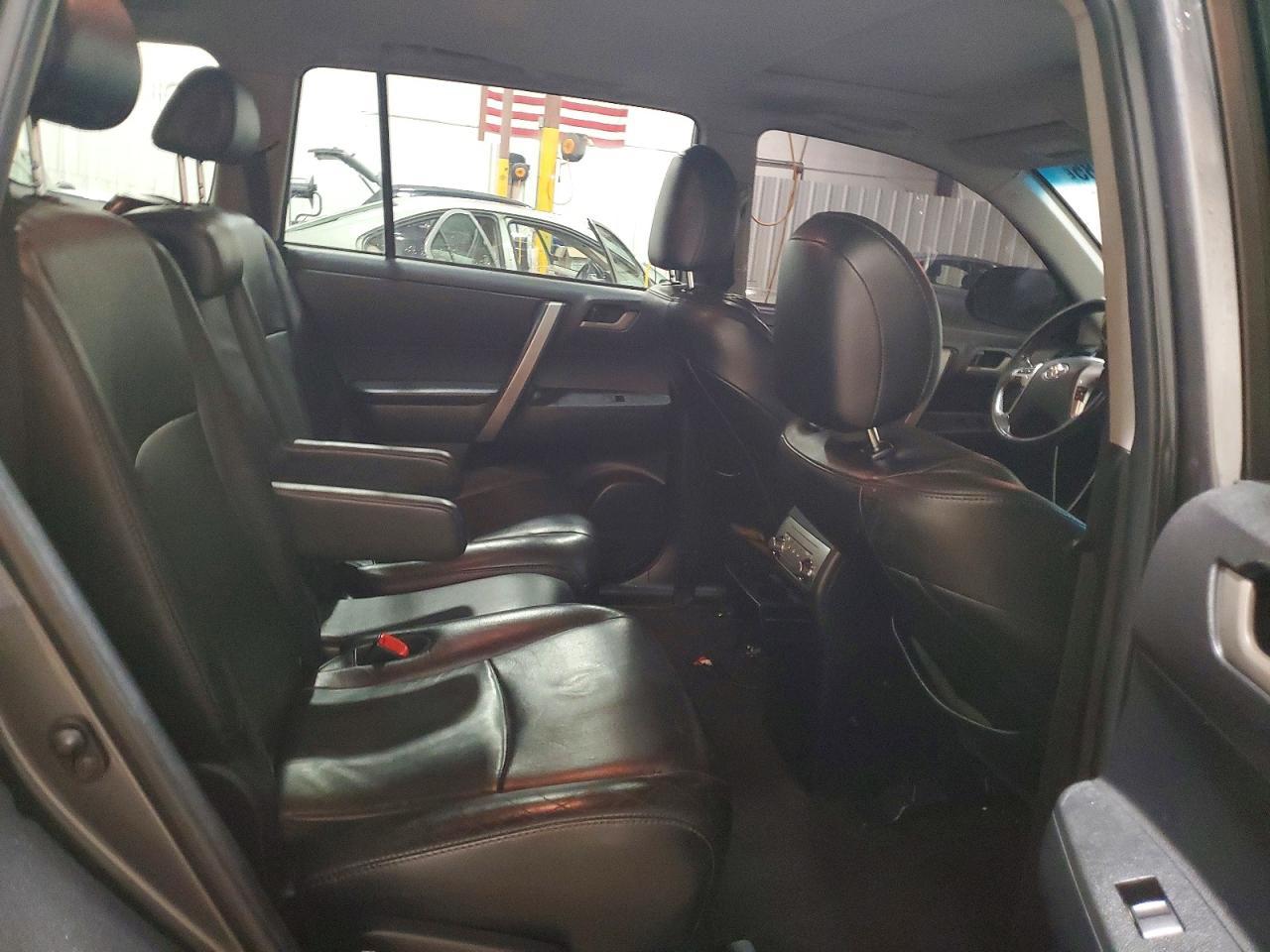 2011 TOYOTA HIGHLANDER