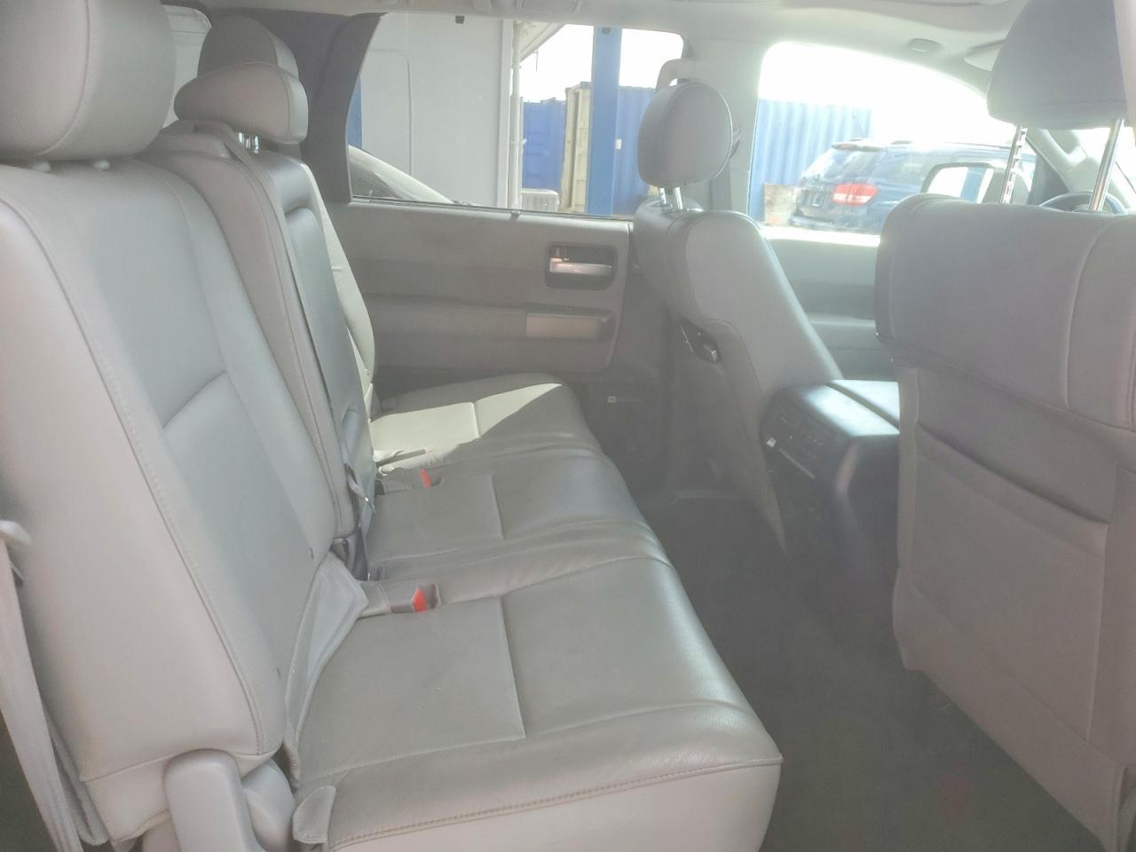 2014 TOYOTA Sequoia