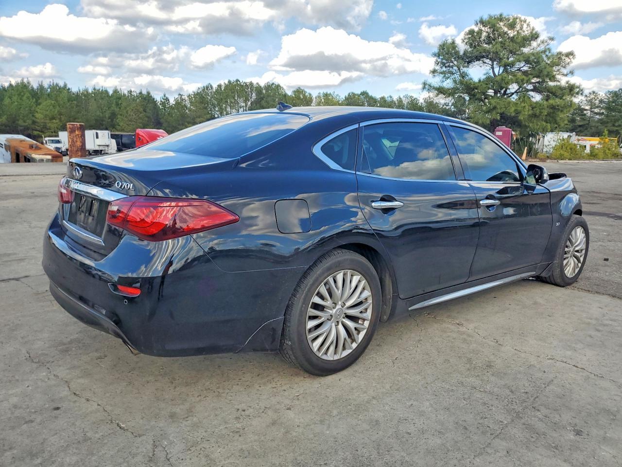 2016 INFINITI Q70
